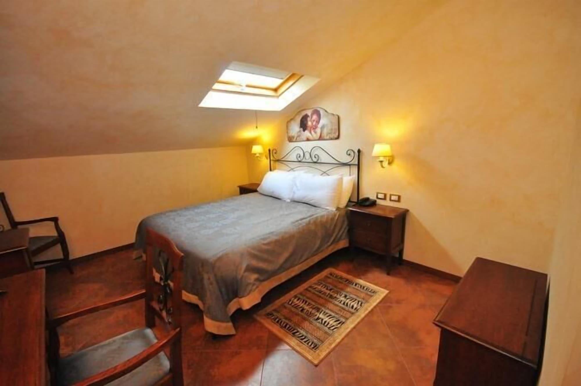 OC Hotel Lunghezza Buitenkant foto