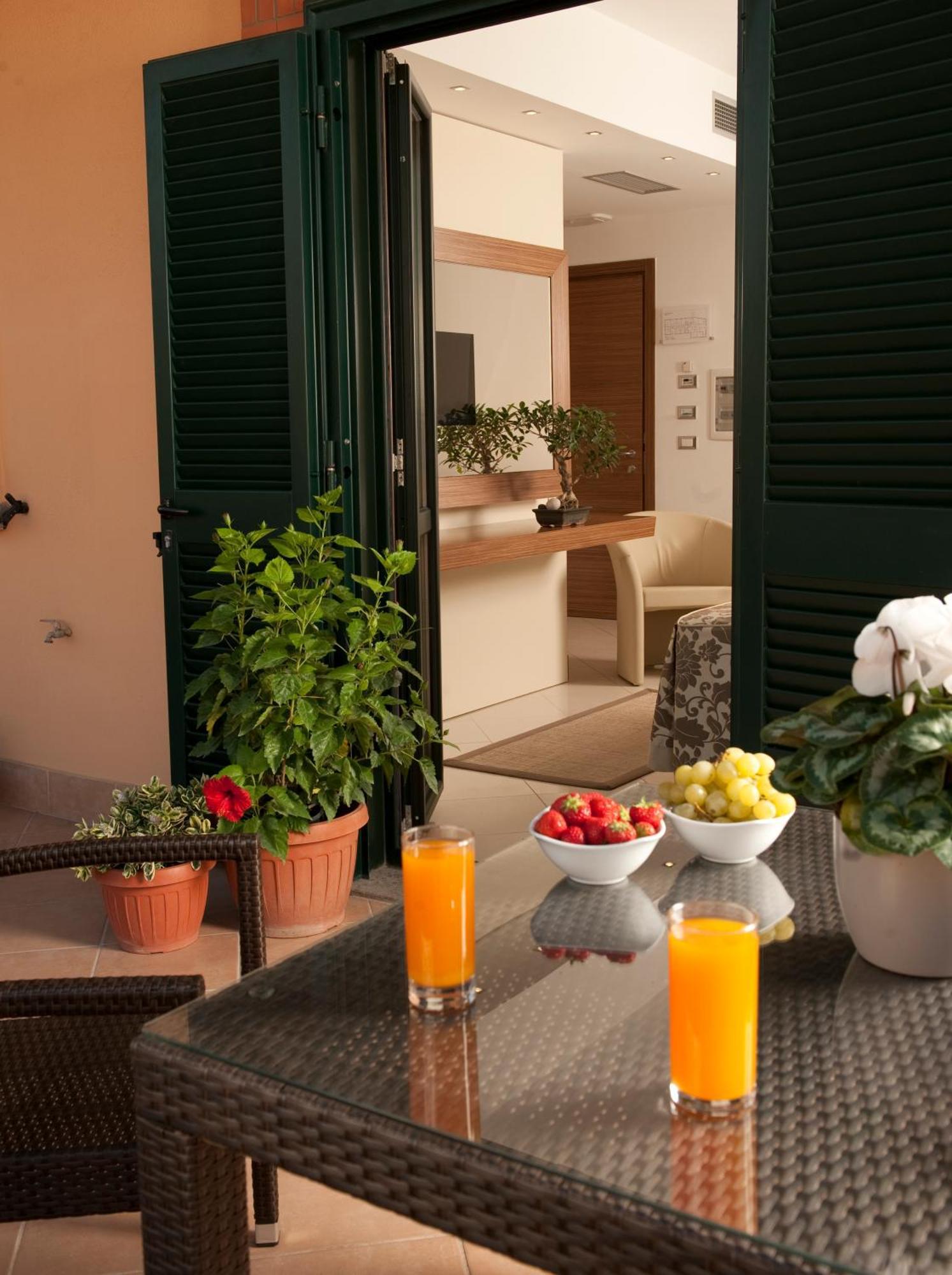 OC Hotel Lunghezza Buitenkant foto